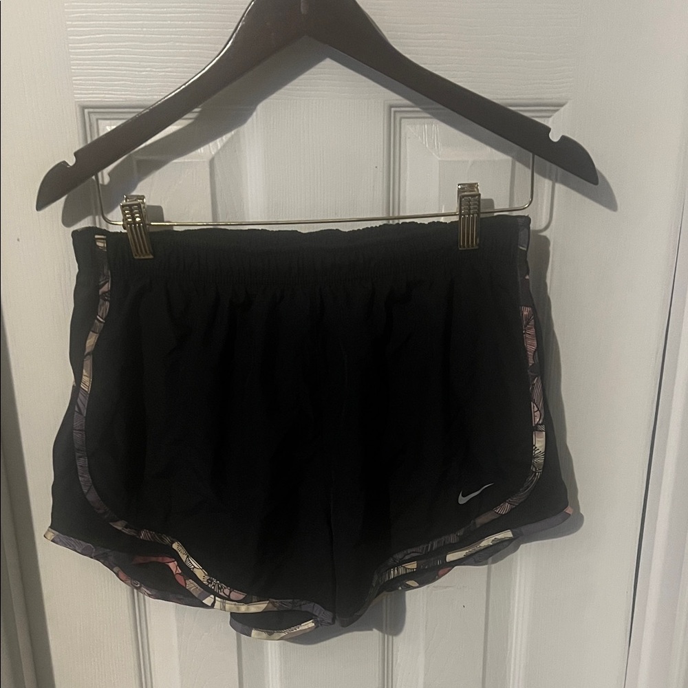 EUC Nike Dri-Fit Women's Black Athletic Shorts with Patterned Trim Size Large